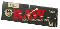 Raw Black Classic Rolling Papers | 1 1/4